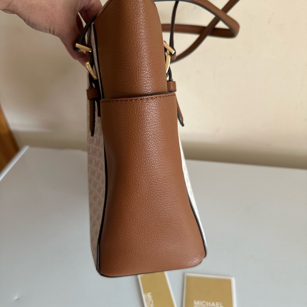 Michael Kors Tan and White Tote Bag - Picture 9 of 15